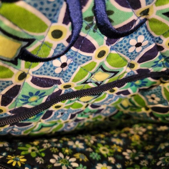 Vera Bradley large cross body purse with embroidered Initial H - Picture 7 of 11